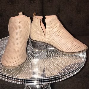 COPY - Girls Restricted tan ankle boots size 13